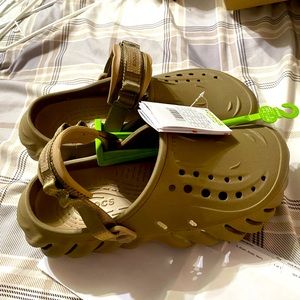 Croc X-clog men’s size 8/woman’s 10. Never worn, tags and box included.